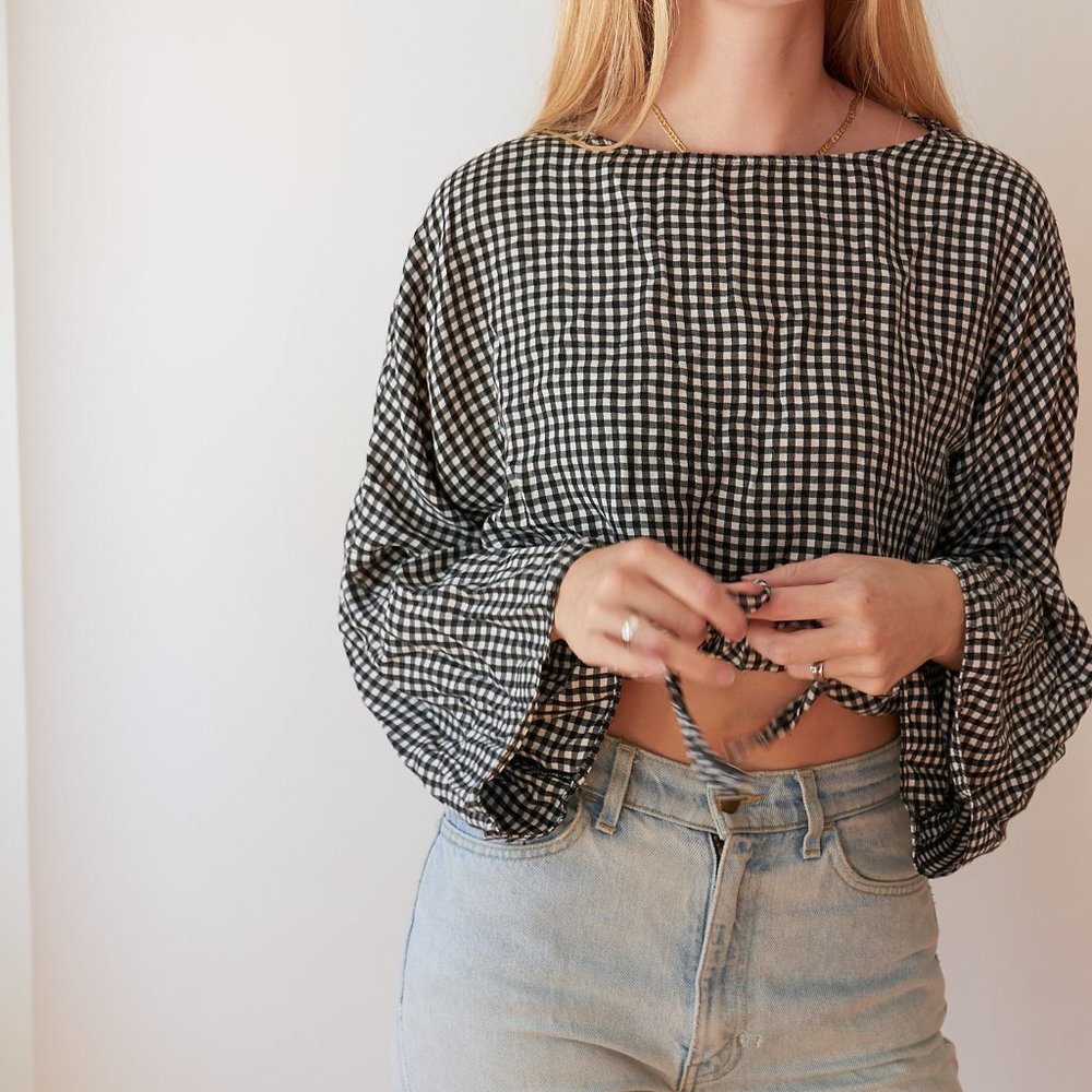 Gingham blouse with tie waist